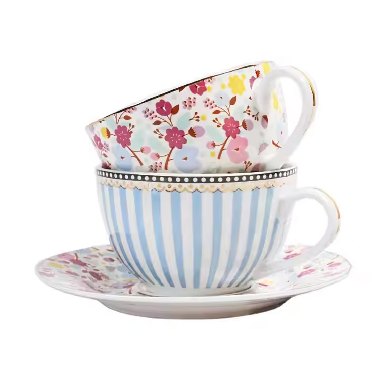 Cupa de cafea din ceramică în stil de flori, stil de flori
